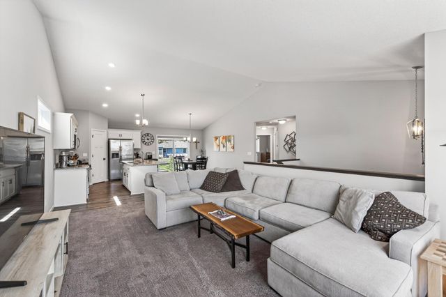 6786 91st Street S, Cottage Grove, MN 55016