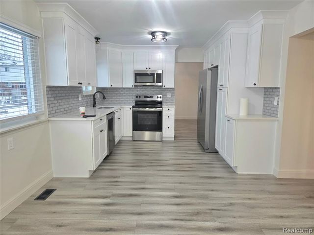 36117 Del Ray Drive, Sterling Heights, MI 48310