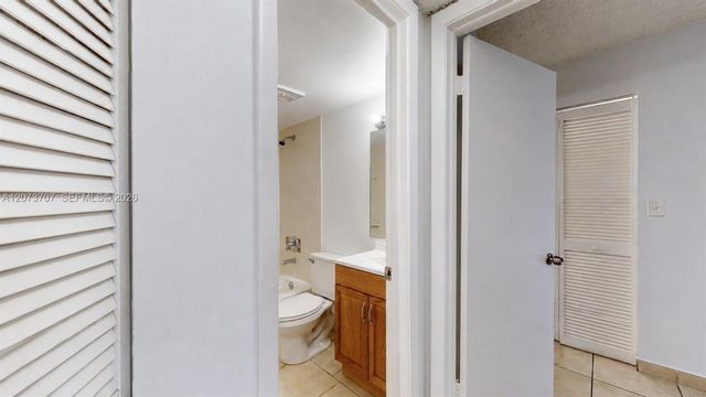 15600 SW 80th Street L-202, Miami, FL 33193