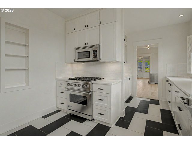 2387 Nw NORTHRUP St 9, Portland, OR 97210