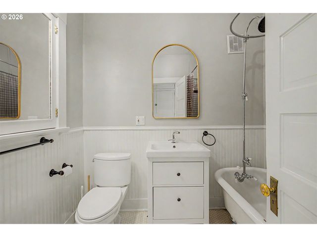 2387 Nw NORTHRUP St 9, Portland, OR 97210