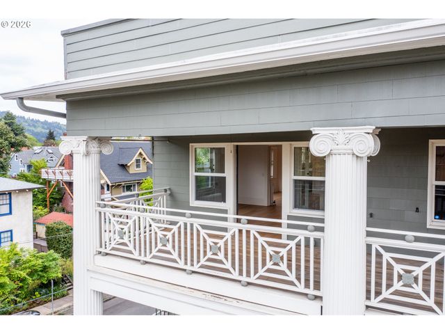 2387 Nw NORTHRUP St 9, Portland, OR 97210