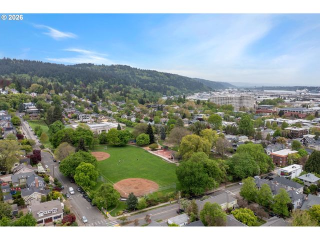 2387 Nw NORTHRUP St 9, Portland, OR 97210