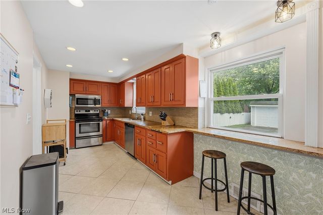 2335 Traymore Road, University Heights, OH 44118