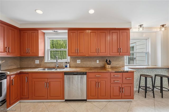 2335 Traymore Road, University Heights, OH 44118