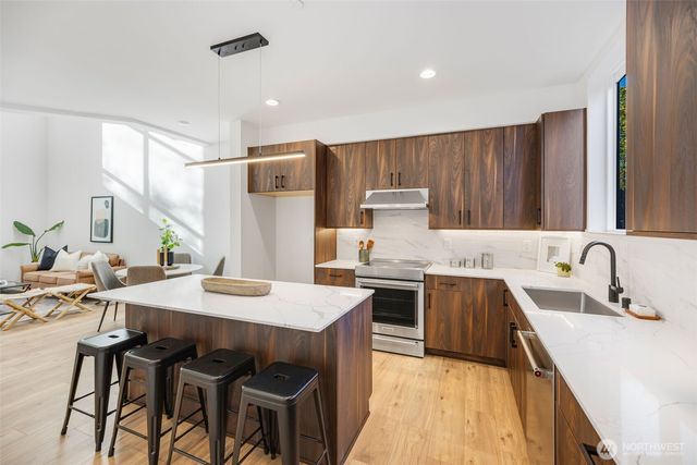 2112 1st Avenue N, Seattle, WA 98109