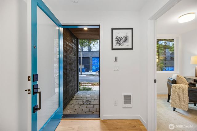 2112 1st Avenue N, Seattle, WA 98109