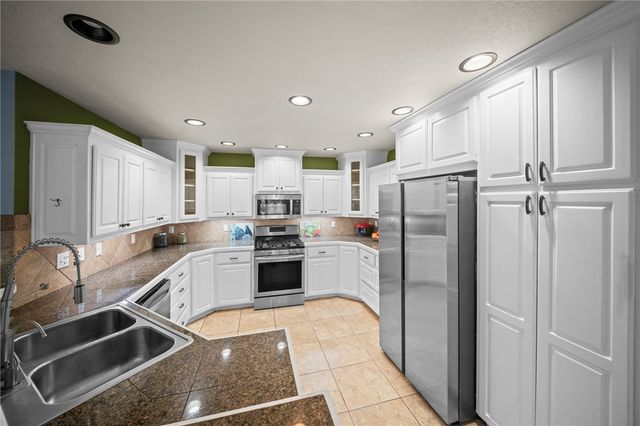 16 Rhonda Lane, Bella Vista, AR 72715