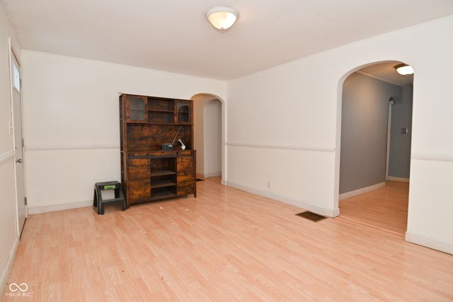 977 S Morgantown Road, Greenwood, IN 46143