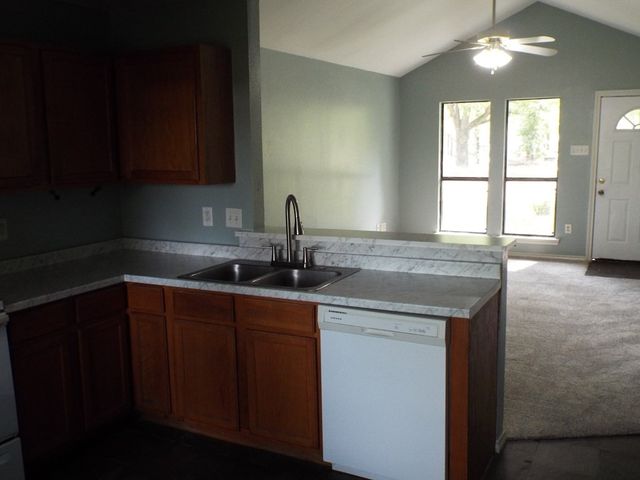 747 Luther Ln, Gun Barrel City, TX 75156