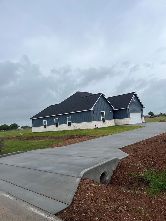 33416 Fm 521 Road, Angleton, TX 77515