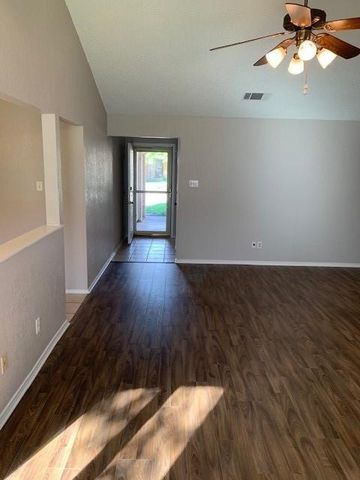 7529 Walnuthill Court, Watauga, TX 76148