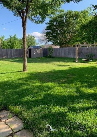 7529 Walnuthill Court, Watauga, TX 76148