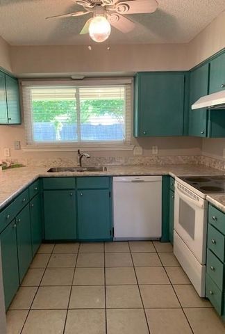 7529 Walnuthill Court, Watauga, TX 76148