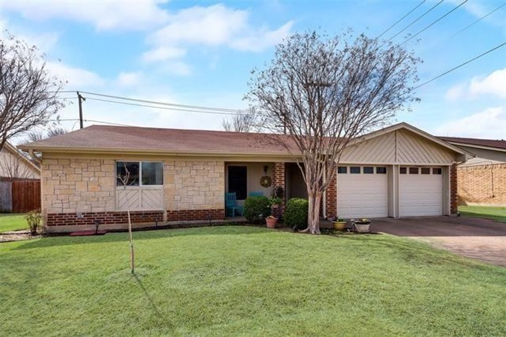 7529 Walnuthill Court, Watauga, TX 76148