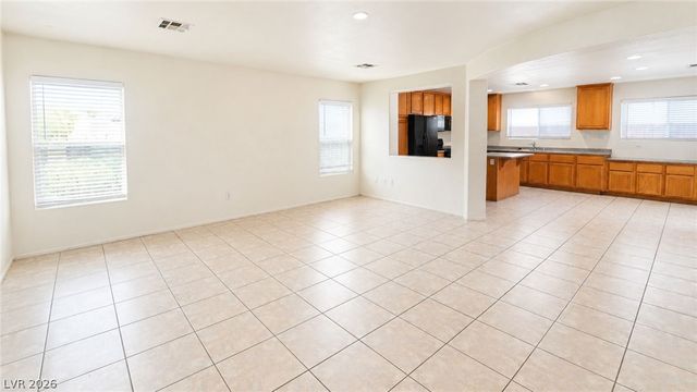 7966 Delft Blue Street, Las Vegas, NV 89139