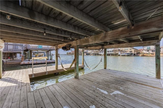 13742 Tajamar St, Corpus Christi, TX 78418