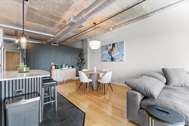 100 W 5th Street 611, Royal Oak City, MI 48067