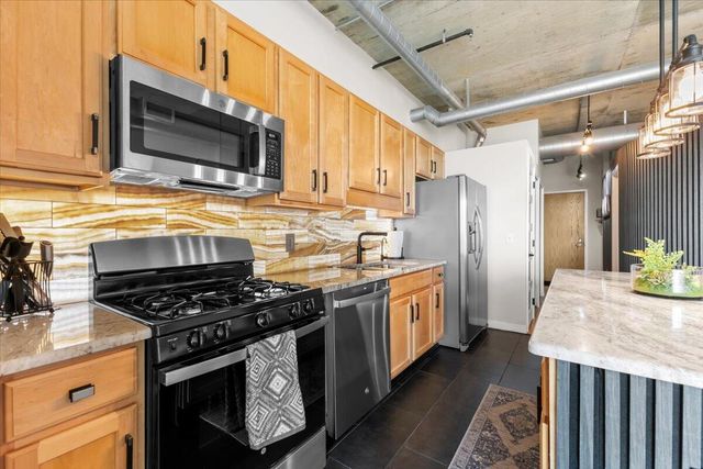 100 W 5th Street 611, Royal Oak City, MI 48067