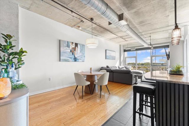 100 W 5th Street 611, Royal Oak City, MI 48067