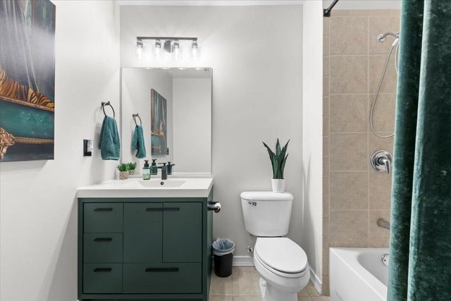 100 W 5th Street 611, Royal Oak City, MI 48067