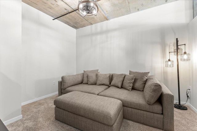 100 W 5th Street 611, Royal Oak City, MI 48067