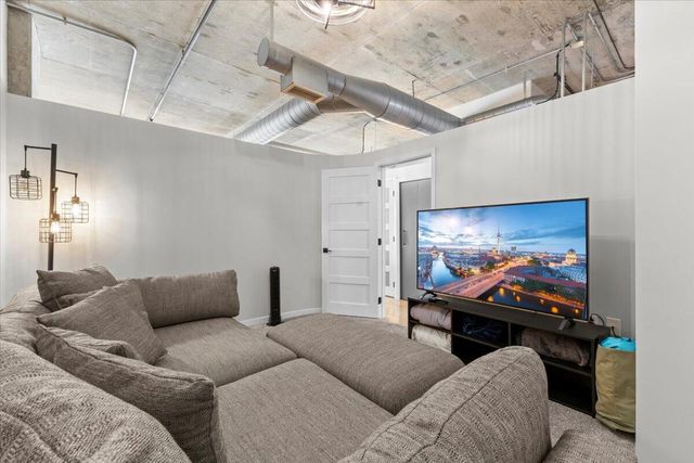 100 W 5th Street 611, Royal Oak City, MI 48067