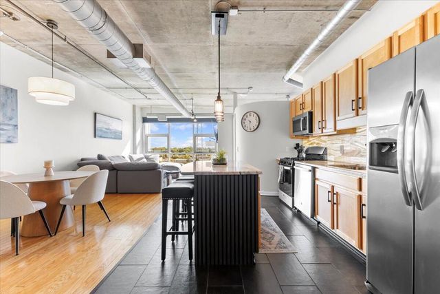 100 W 5th Street 611, Royal Oak City, MI 48067