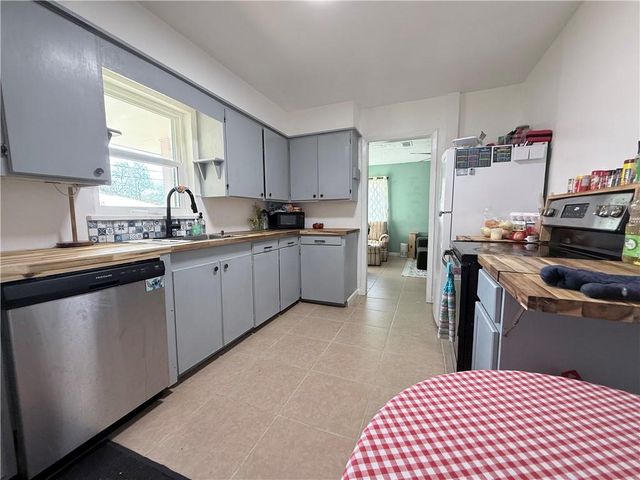 1819 CLOVER Lane, Alexandria, LA 71301