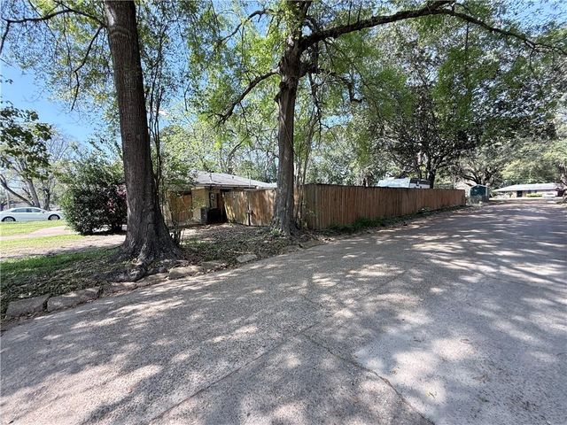 1819 CLOVER Lane, Alexandria, LA 71301