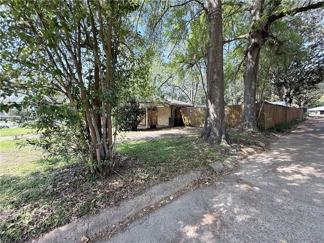 1819 CLOVER Lane, Alexandria, LA 71301