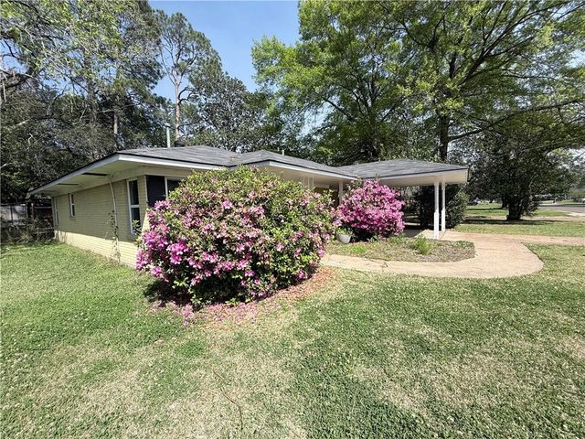 1819 CLOVER Lane, Alexandria, LA 71301