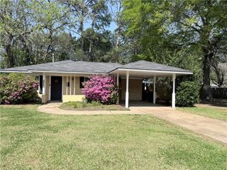 1819 CLOVER Lane, Alexandria, LA 71301