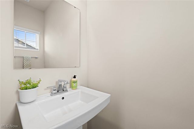 36306 Jannie Lane, North Ridgeville, OH 44039