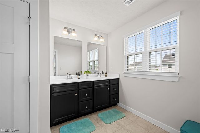 36306 Jannie Lane, North Ridgeville, OH 44039