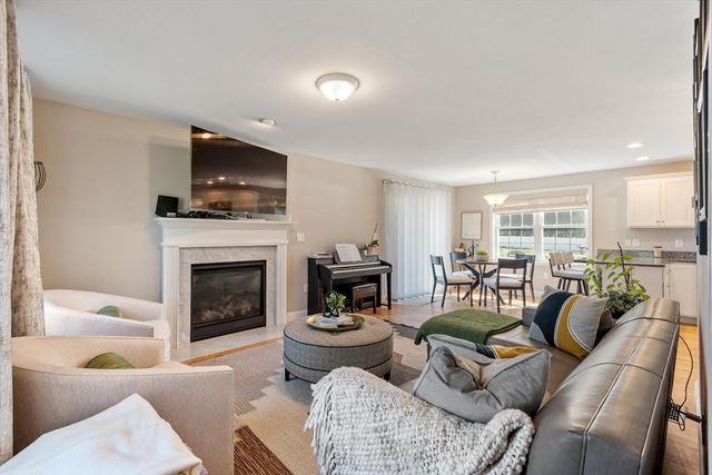 1016 Whipple Rd, Tewksbury, MA 01876