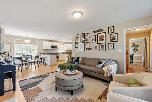 1016 Whipple Rd, Tewksbury, MA 01876