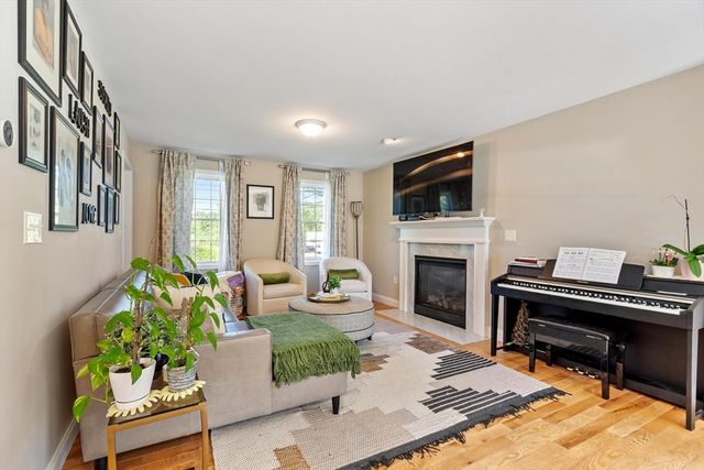 1016 Whipple Rd, Tewksbury, MA 01876