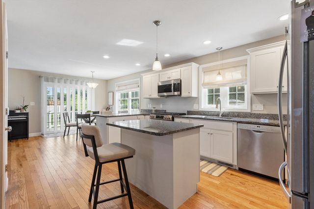 1016 Whipple Rd, Tewksbury, MA 01876