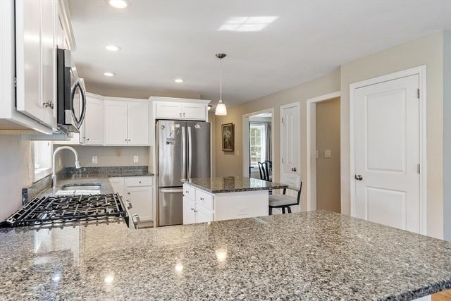1016 Whipple Rd, Tewksbury, MA 01876