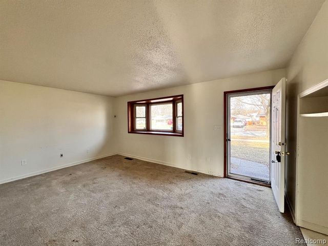 5004 Hayes Street, Wayne, MI 48184