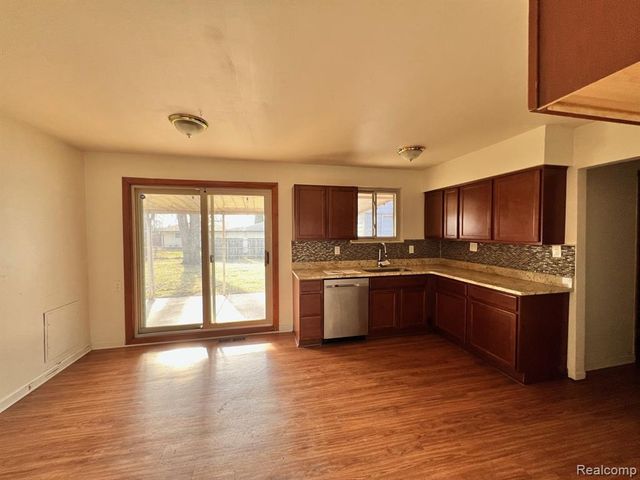 5004 Hayes Street, Wayne, MI 48184