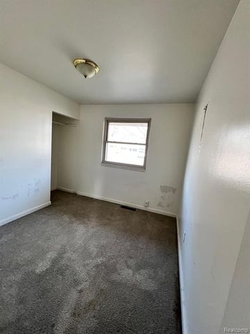 5004 Hayes Street, Wayne, MI 48184