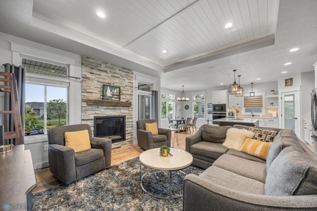 2865 Mcleod Drive E, West Fargo, ND 58078