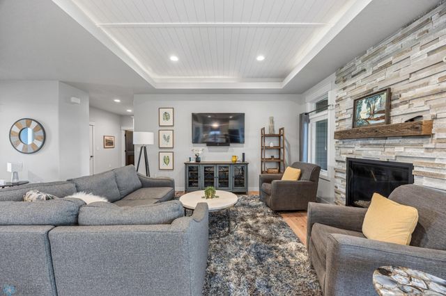 2865 Mcleod Drive E, West Fargo, ND 58078