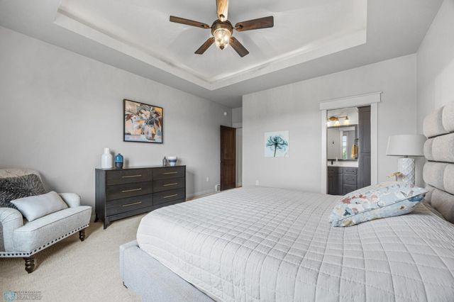 2865 Mcleod Drive E, West Fargo, ND 58078