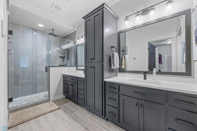 2865 Mcleod Drive E, West Fargo, ND 58078