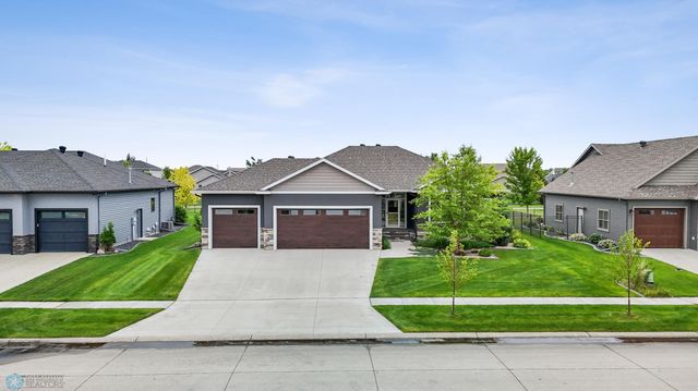 2865 Mcleod Drive E, West Fargo, ND 58078