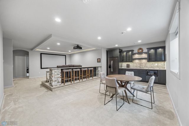 2865 Mcleod Drive E, West Fargo, ND 58078
