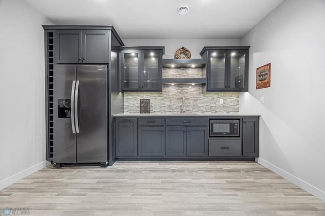 2865 Mcleod Drive E, West Fargo, ND 58078